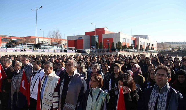 Akademisyenler ve üniversite öğrencileri şehitler için toplandı, terörü lanetledi