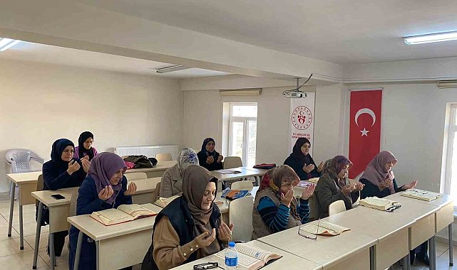 Amasya'da HEM kurslarında eller şehitler için semaya kalktı