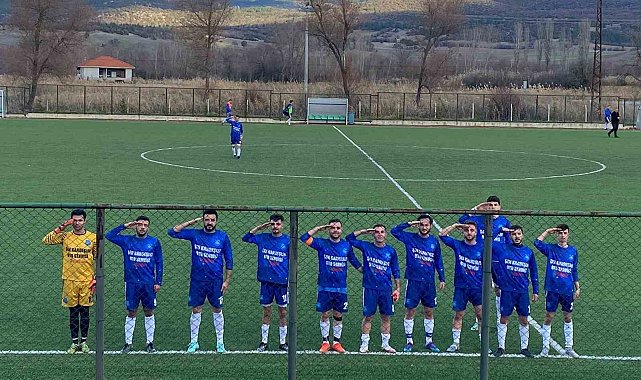 Amatör maçta 12 şehit için asker selamı verdiler