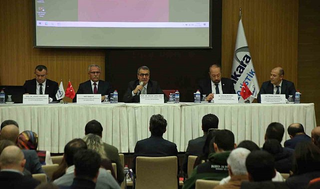 Ankara'da düzenlenen panelde lojistik sektörü ele alındı