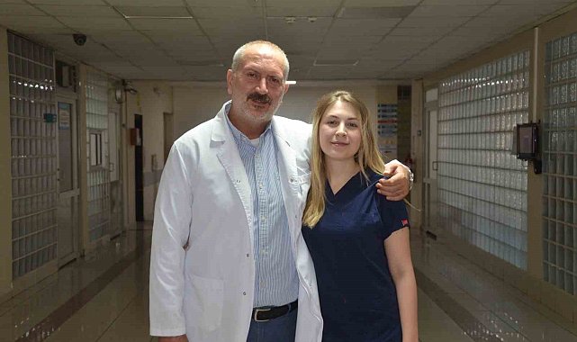 Anne babasının izinden gitti, doktor oldu