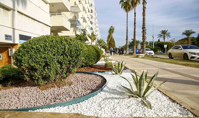 Antalya Büyükşehir Belediyesi, şehri renklendiriyor