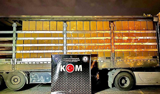 Antalya'da durdurulan tırda 4 ton kaçak tütün ele geçirildi