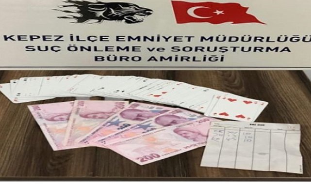 Antalya'da yılbaşı öncesi 88 litre kaçak alkol ele geçirildi
