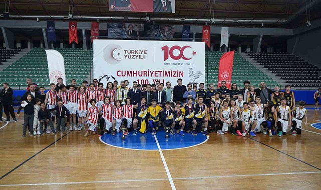 Antrenör hem sesini hem de maçı kaybetti