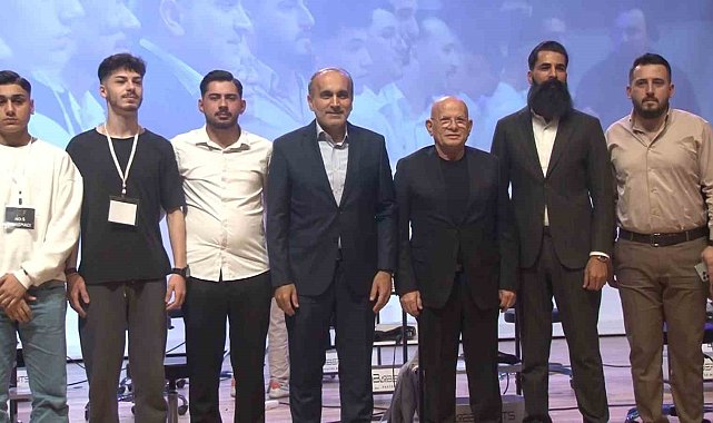 Arnavutköy'de genç berberlerin yarışmasında renkli görüntüler oluştu