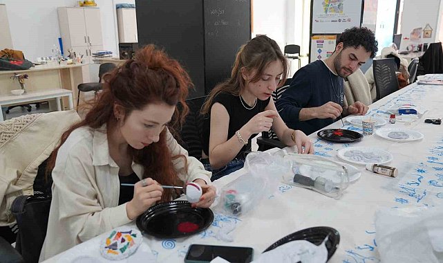 Atık kâğıtlardan el emeği yılbaşı hediyeleri