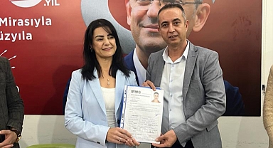 Ayşegül Demir CHP Menderes Belediye Başkanı Aday Adaylığı başvurusunu yaptı.