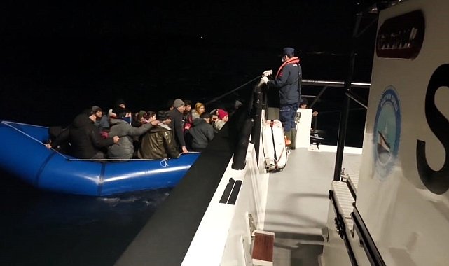 Ayvalık açıklarında 43 düzensiz göçmen yakalandı