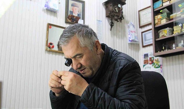 Baba mesleği saat tamirciliğini 37 yıldır yaşatmaya çalışıyor