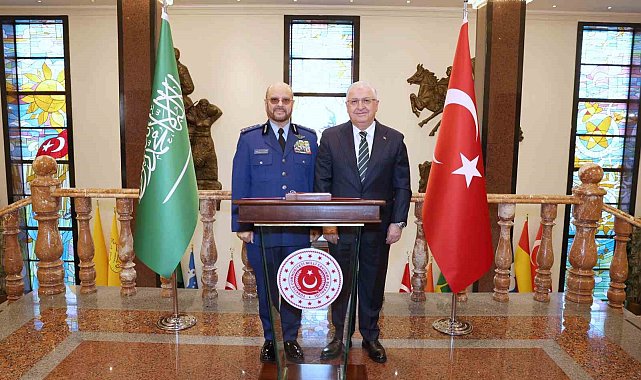 Bakan Güler, Suudi Arabistan Genelkurmay Başkanı Orgeneral Alruwaili'yi kabul etti