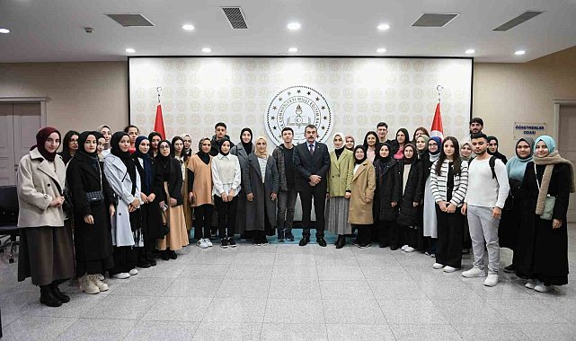 Bakan Tekin, BUÜ'lü öğrencileri ağırladı
