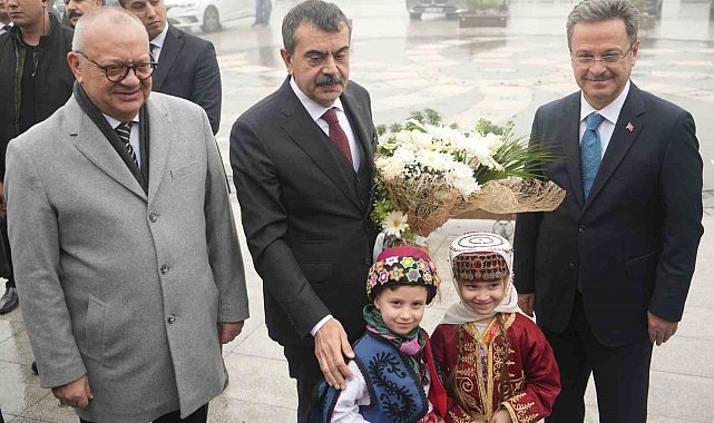 Bakan Tekin: "Eğitim öğretim süreci seferberlik ruhuyla aşılabilecek bir durum"