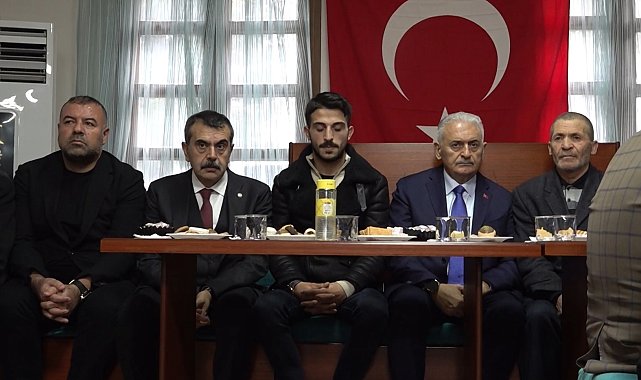 Bakan Tekin'den şehit ailesine taziye