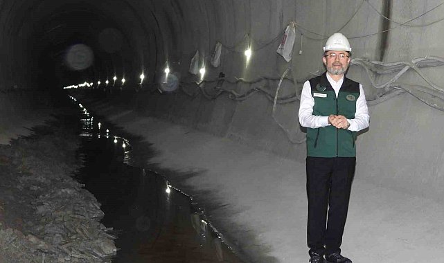 Bakan Yumaklı, yıllık 240 milyon metreküplük suyu Reyhanlı Barajı'na aktaracak 'Karasu regülatörü ve derivasyon kanalı' inşaatında incelemelerde bulundu