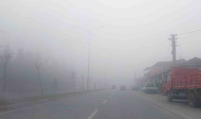 Balıkesir&#039;de yoğun sis etkili olmaya devam ediyor