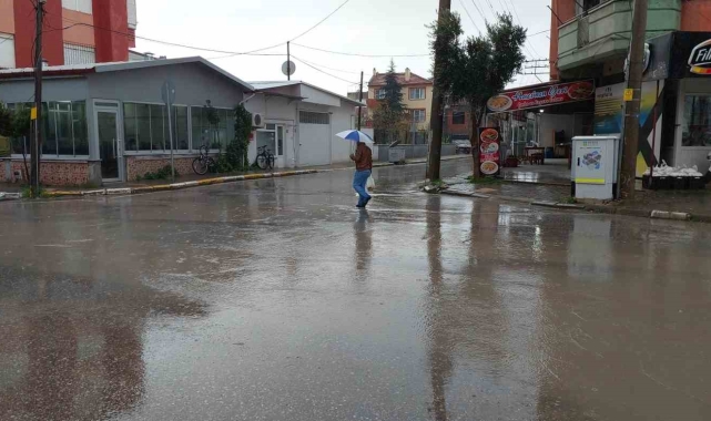 Balıkesir'de sağanak etkili oldu
