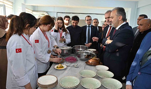 Başkan Aktaş'tan madalyalı öğrencilere ziyaret