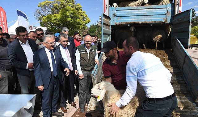 Başkan Büyükkılıç: "9 bin 850 hayvan işletmesinin su faturalarının yarısını büyükşehir ödedi"