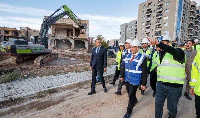 Başkan Soyer'den Uzundere Kentsel Dönüşüm Alanı'nda yerinde inceleme