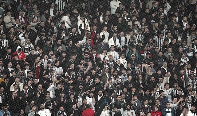 Beşiktaş taraftarlarından Sergen Yalçın sesleri