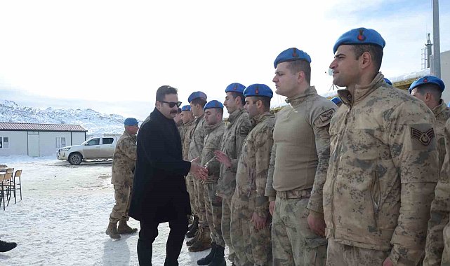 Beytüşşebap Kaymakamı Ülkü, Kato Dağı'nda Mehmetçikle bir araya geldi