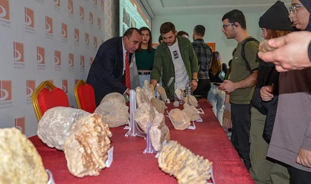 Bilecik'te 'Fosiller ve Coğrafya' semineri düzenlendi