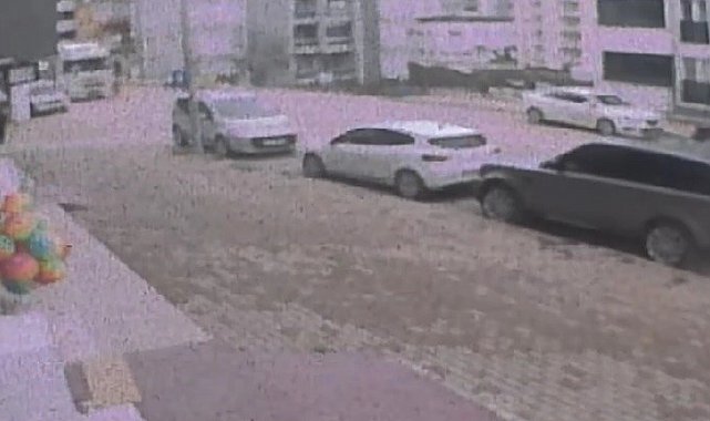 Bilecik'te 7 yaşındaki çocuğa tır çarpması güvenlik kamerasına yansıdı