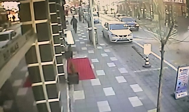 Bina yıkımı esnasında facianın eşiğinden dönüldü: O anlar kamerada