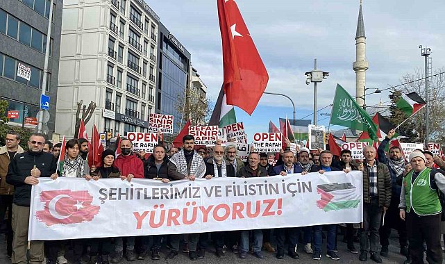 Binlerce kişi Kabataş'tan Eminönü'ne Filistin ve şehitler için yürüdü