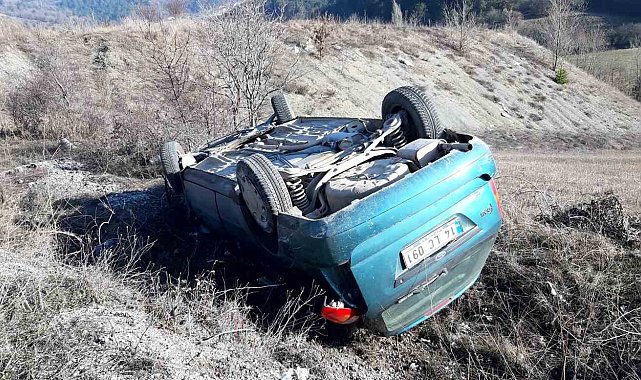 Bolu'da otomobil şarampole devrildi: 2 yaralı