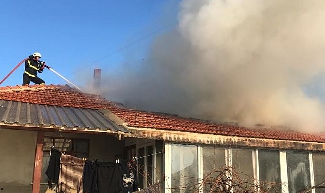 Burdur'da yangın çıkan ev kullanılamaz hale geldi