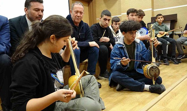Burdur'da yöresel halk müziğinin yeni nesillere aktarılması için kurs açıldı