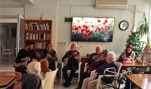Burhaniye MYO'dan büyüklerimize müzik ziyafeti