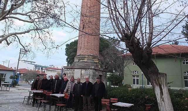 Burhaniye'de camisiz minare mahallenin simgesi oldu