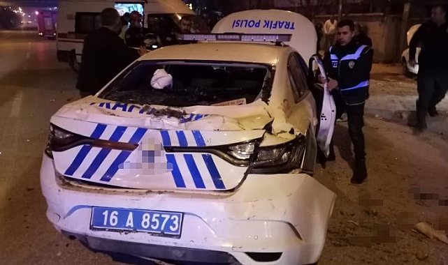 Bursa'da aralarında polis aracının da yer aldığı 3 araç zincirleme kazaya karıştı: 4 yaralı