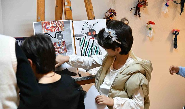 ÇAKÜ'de sanat atölyelerinde üretilen eserler beğeniye sunuldu