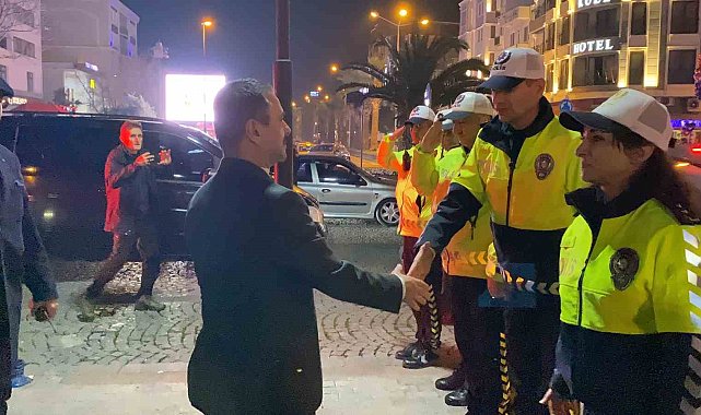 Çanakkale Valisi Aktaş yılbaşında görev başındaki personeli ziyaret etti