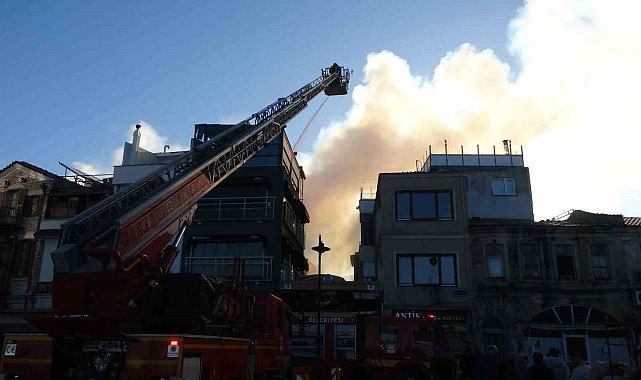 Çanakkale'de barlar sokağında çıkan yangın korkuttu