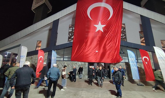 Canik'te eller şehitler için semaya kalktı