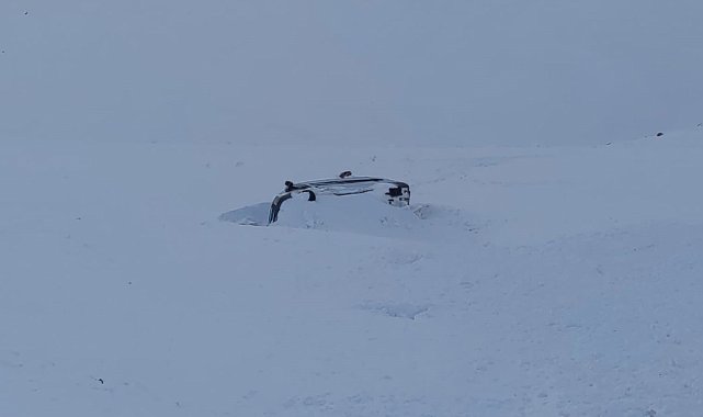 Çığ 2 aracı uçuruma yuvarladı