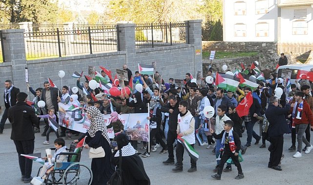 Cizre'de Gazzeli çocuklar için destek yürüyüşü