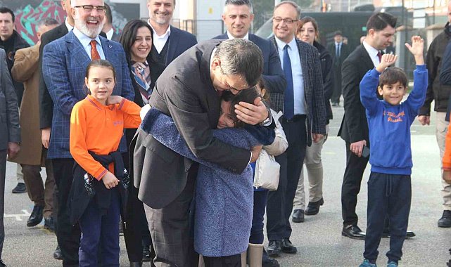 Çocuklar istedi Bakan Tekin söz verdi