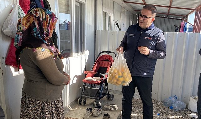 Depremzedelere 25 ton limon dağıtıldı