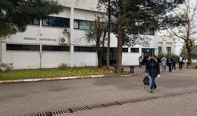 Dicle Üniversitesi'nde 1993'te meydana gelen bombalı saldırıların izini vücudunda taşıyor