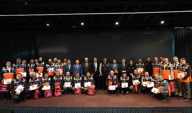 Din görevlisi ve sağlık çalışanından oluşan 375 kişi destek AFAD gönüllüsü oldu