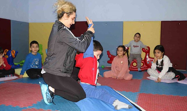 Diyarbakır'da çocuklar spor yaparak zinde tutuluyor