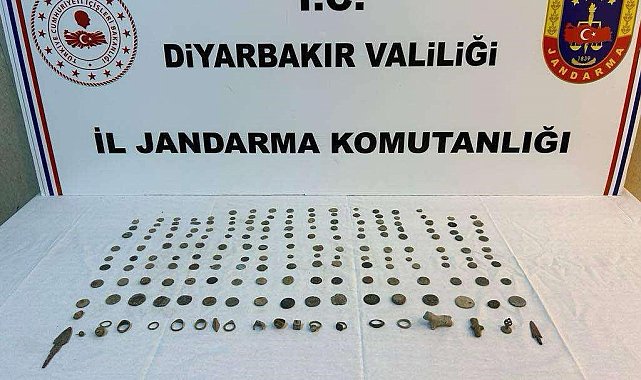 Diyarbakır'da tarihi eser operasyonu: Asurlara ait sikke ve malzemeler ele geçirildi