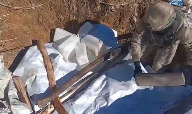 Diyarbakır'da terör operasyonunda yaşam malzemeleri ve 452 kilo esrar ele geçirildi