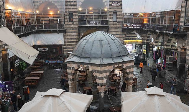 Diyarbakır'da vakıf kiracıları yüzde 300 ile 700 arasındaki zammı protesto etti